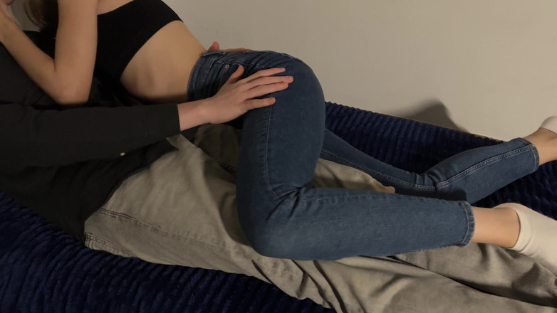 Mia Foster: Tight Handjob From Teen Stepsister, Yummy Cumshot