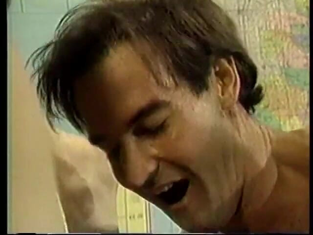 Old Good Porn: Nadržené děvky dávají sexy kouření a berou výstřik na obličej