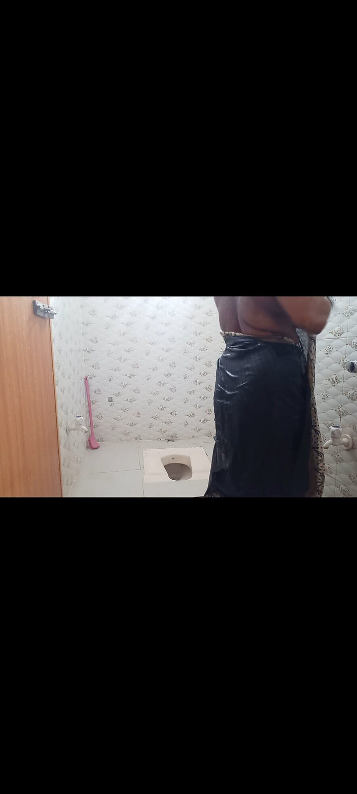 Skakoi: Desi Girl Shower Bathroom