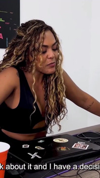 La Patronne D’une MILF Latina, Carla Morelli, Baise Une Grosse Bite Blanche