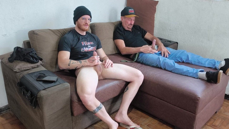 carmonaoficial: Un beau-père se branle avec son beau-fils