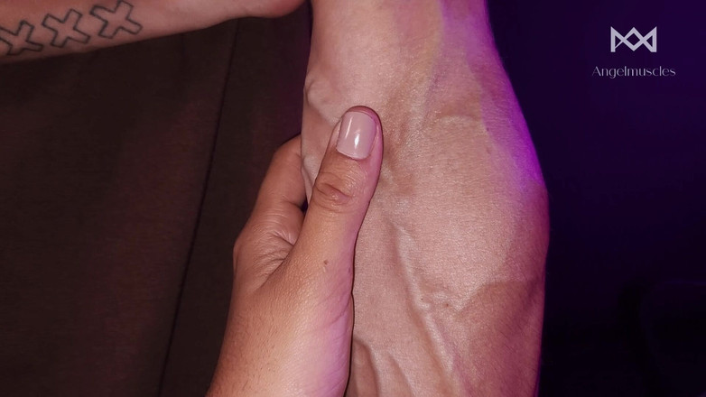 Angelmuscles: Точка зору: Вона здалася моїм жилковим обіймам