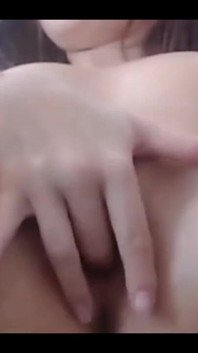 Oh Ljust Lok at This Tiny Pink, She in Mood for Fun
