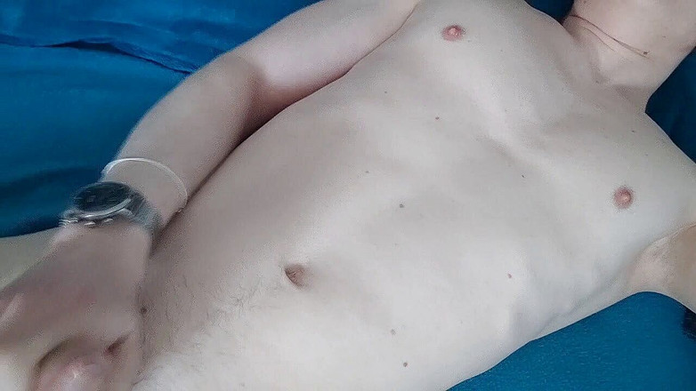 Kayden Taylor: White skinny boy 18+ wanks in his bed
