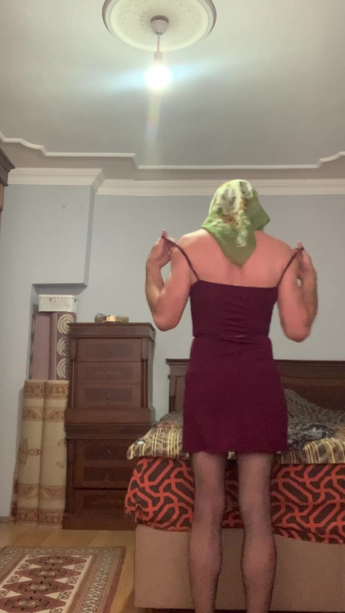 cd_aysemmm: meine hijabi-stiefmutter mit dickem arsch zieht sich aus