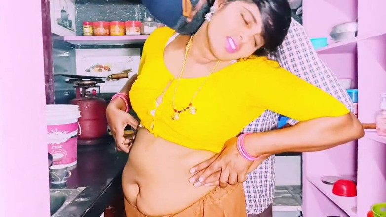 Telugu honey lips: Sayangnya desi bhabi ngentot di dapur, bro kontol besar. Telugu...