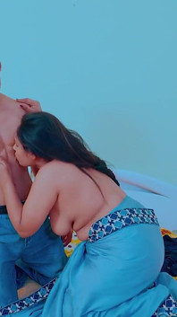 Desi Lusty Bhabhi precisa de diversão sexual de seu cunhado na noite