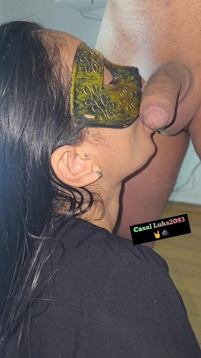 Sucking a drooling cock: 침이 새커드 입 안으로 흘러내리고