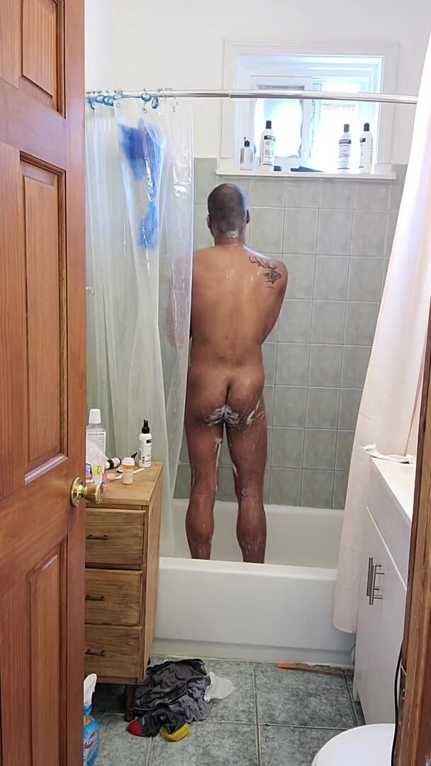 Kennie Jai: Kenniejai prend une douche pour vous