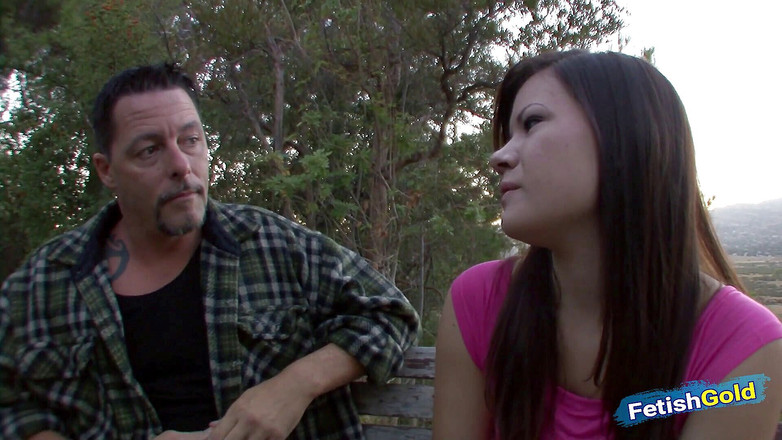 Family Role Play: Nevlastní otec učí svou mladou nevlastní dceru, jak potěšit chlapa
