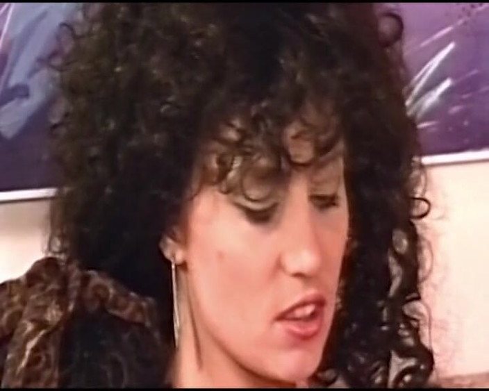 Deutsche Frauen: Lízání mrdky německé milfky v punčochách dostala velký výstřik na...