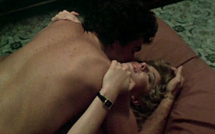 Inhonorof porn: Moana pozzi: पहले स्ट्रिपटीज़ और फिर उसकी ठीक से चुदाई