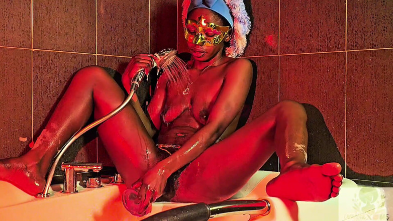 Naturelle Chocolat: Im Such a Dirty Slut...time for a Bath Cum N...