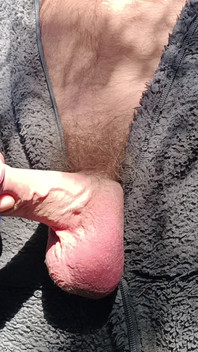 All'aperto cruising grande cazzo non circonciso onesie si sega, bordando, primo piano gemendo sborrata cremosa