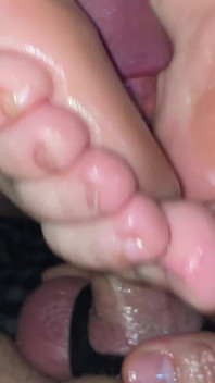 Footfetish velmi sexy naolejované chodidla