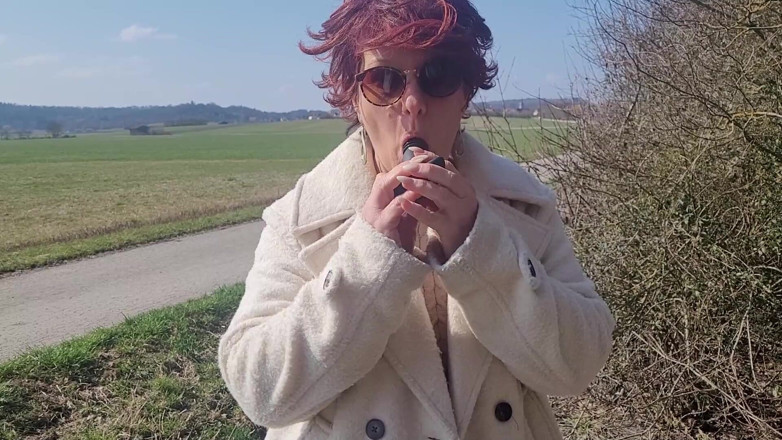 Popp Sylvie: Pussy Juice in Spring