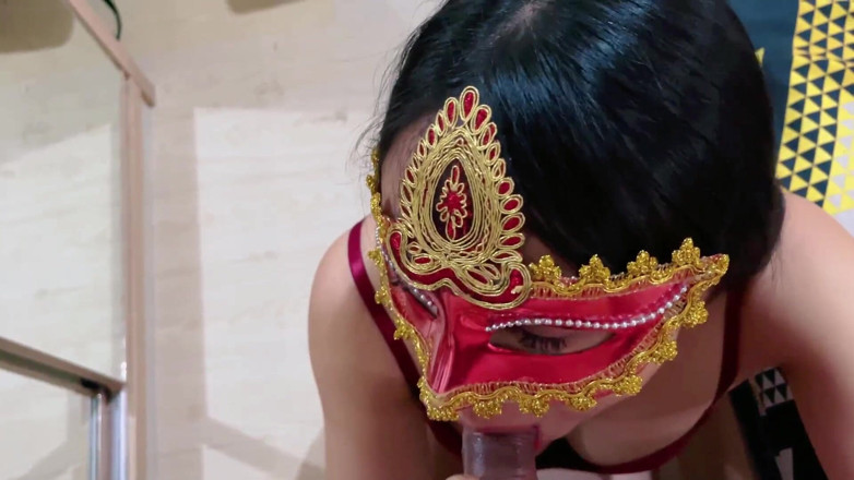 Cindo Gemoy: Güzel eşi, seksi bedenini canlı yayınla paylaşmayı çok seviyor