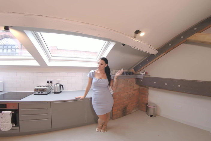 Deviants VR: Roxy Mendez - Need Entertaining