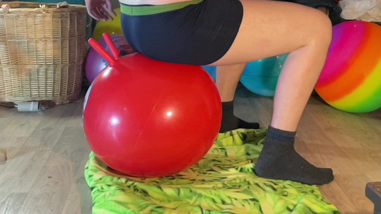 BeachBallsDuo: Kırmızı hopperball'da zıplıyor - pop yok 