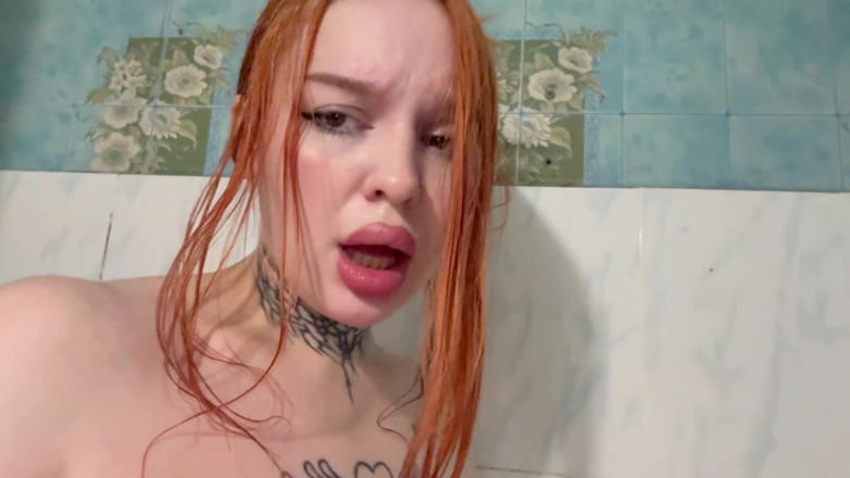Deylamoons: The Redhead Slut Masturbates Her Pussy with the Shower and...
