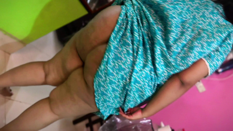 Your Boy's Cum: देखने का बिंदु: हॉट भारतीय बड़ी गांड वाली नौकरानी मेरे कमरे में झाडू लगाती है और मैं उसकी नग्न गांड देखती हूं