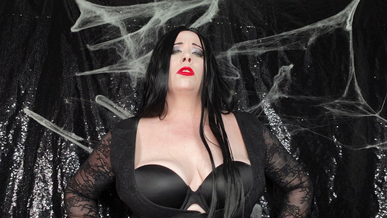 Deanna deadly: 뚱뚱한 배를 사랑하고 먹이주는 계모 Morticia Addams