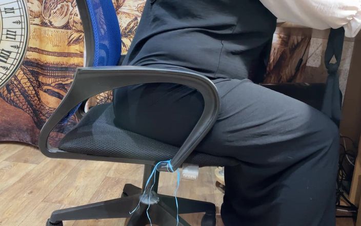 Lux Eva: Arabská žena sleduje porno a masturbuje. Vychutnat
