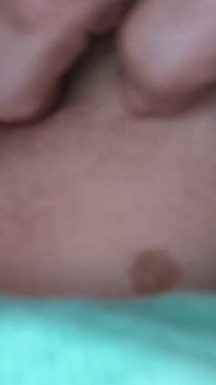 Tante seksi lagi asik fingering memeknya sendirian