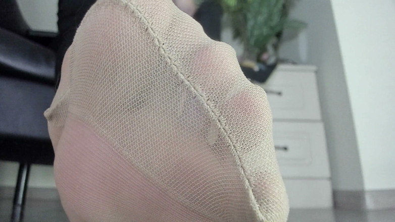 Feet lady: يم عارية النايلون