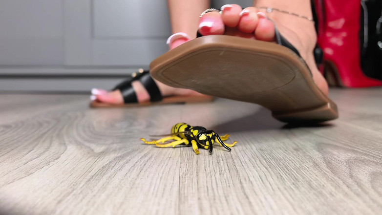 Goddess Lena: Penghancur Pepijat