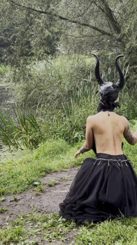 Maleficent monika fox si è scopata duramente il culo con un Staff e grandi dildo squirt & prolasso