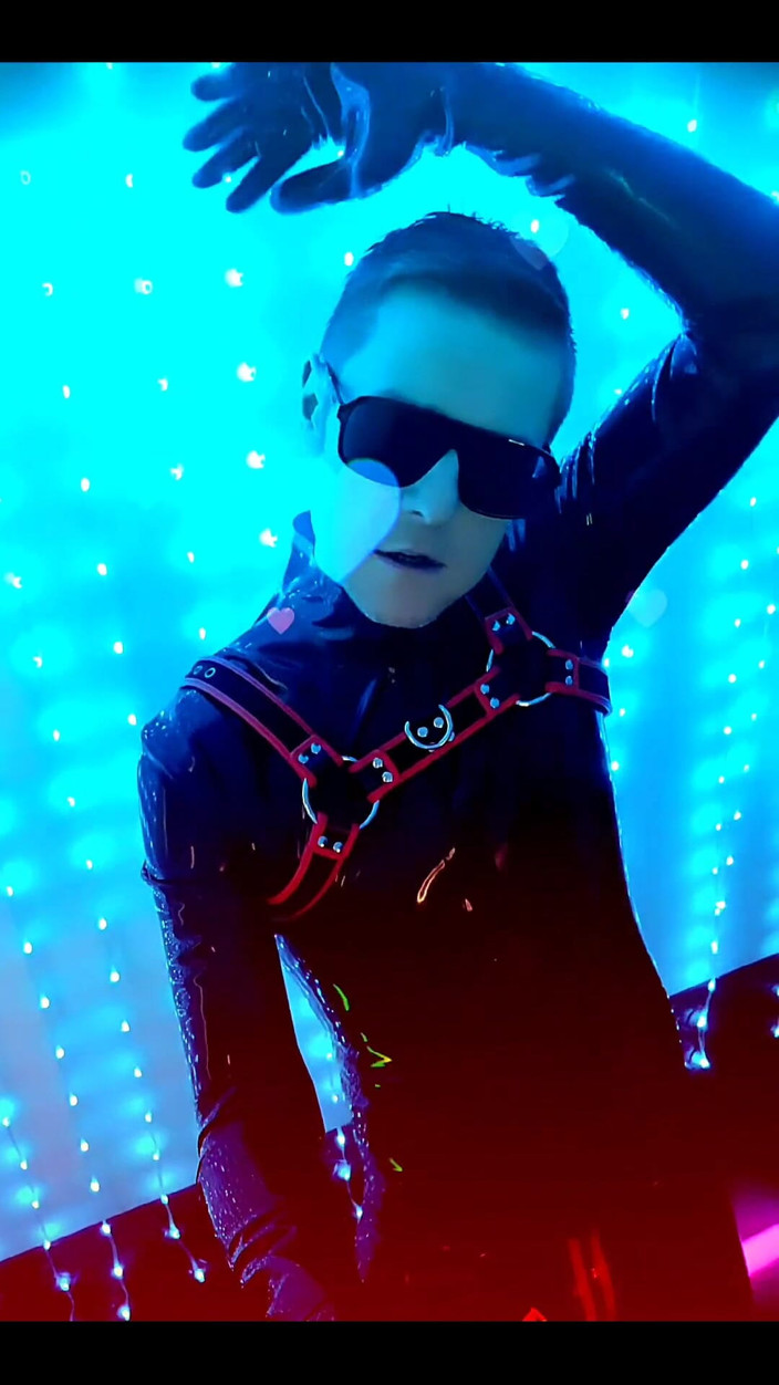 Roman Heart: Vide Clip Outtake for My New Reellatexrubberblackstyle