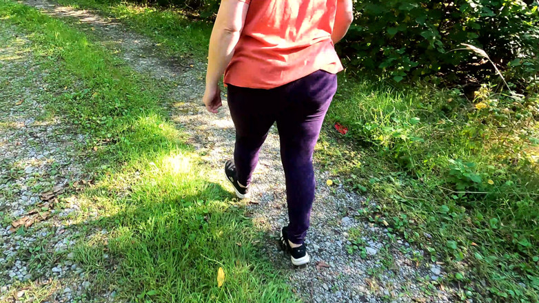 Bouncy Tits Action: Swingende brüste in der abendsonne