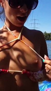 Stříkání na moje nohy venku