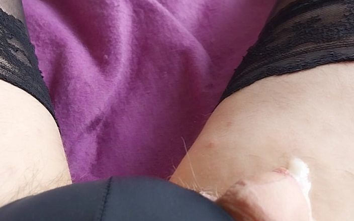 Cindy Belfast: 새 란제리의 작은 클리토리스 사정