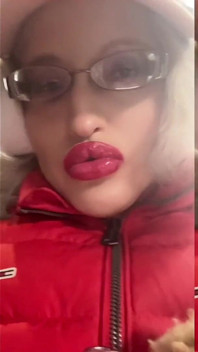 Turn Into My Dumb Bimbo Sissy - Lip - Chupando Asmr para Pretty Face Obsession Clip por Findom Goaldigger