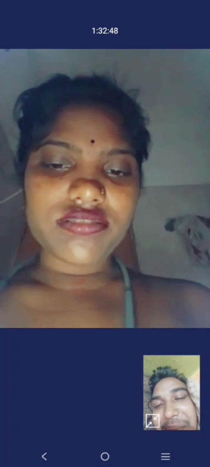 Indian porngirl: Istri bahenol ini ngentot di layanan panggilan video sama pacarnya
