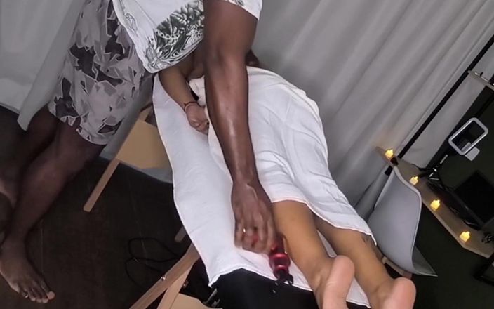 Nurseblack: Bagian 1 istri tukang pijat kulit hitam dilepasin sama pria lain...