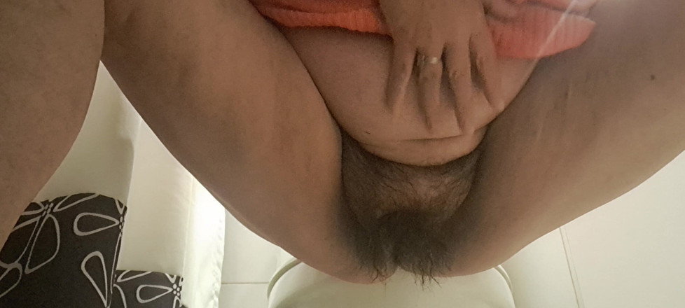 Mommy big hairy pussy: Urinieren und die Vagina putzen