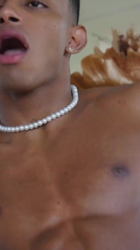Southernstrokes Christian Escobar dan Justin Host