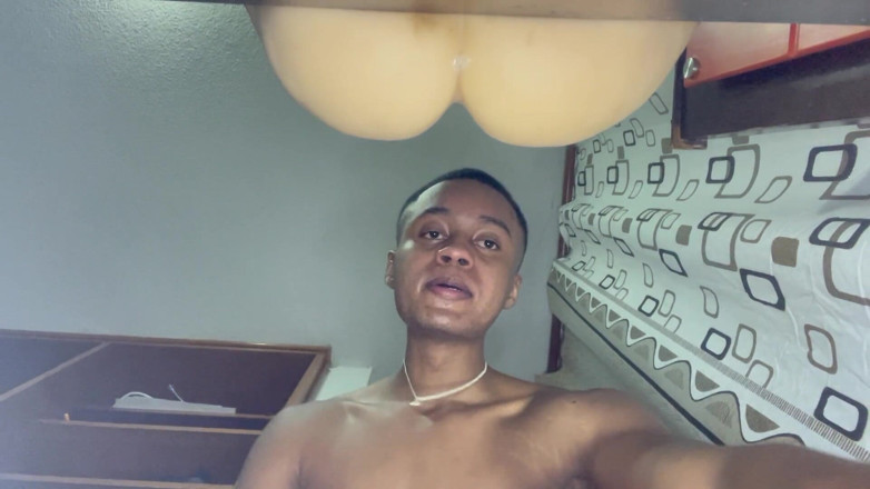 Black-2001: Tôi cần đụ mông của bạn như tôi đụ món đồ chơi này