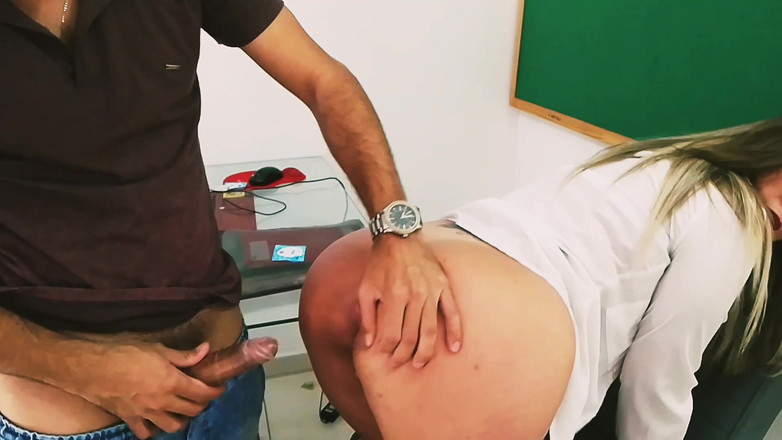 Raquel Cardoso Da Rosa: Öğrenci sınıfta öğretmeni emiyor ve sikiyor.