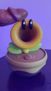 Hete lijm die speelgoedfiguur in sperma bedekt