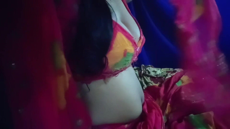 Hotpooja86900: Caliente follada por hermanastro, corrida profunda completa