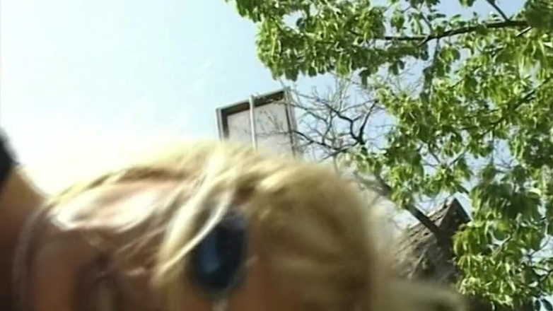 VHS-Vixxxen: Šuká svou ženu na Harleyi