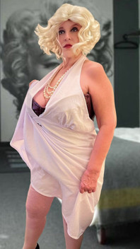 Jari nenek Norma Jean & orgasme kongkek dildo