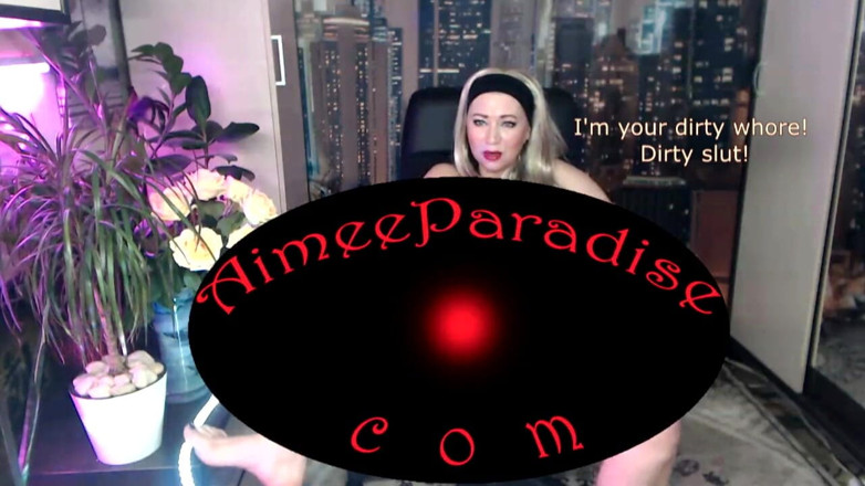AimeeParadise: La dolce moglie troia matura AimeeParadise si fa il bagno...