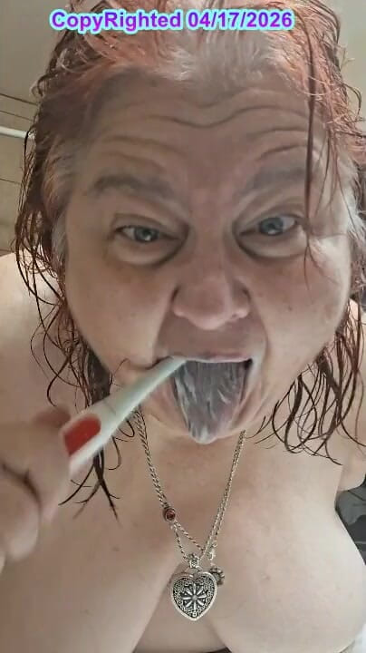 BBW nurse Vicki adventures with friends: Depois De Um Show Quente, a Enfermeira Vicki Se Masturba...