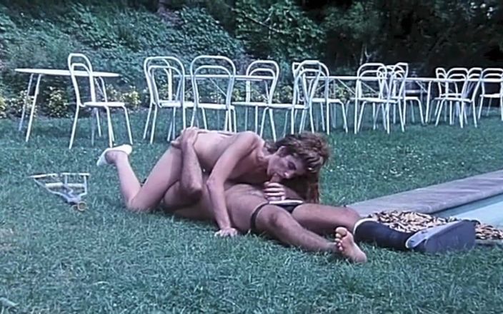 Inthe MILF room: La doctora Moana y sus zorras universitarias tienen la cura...