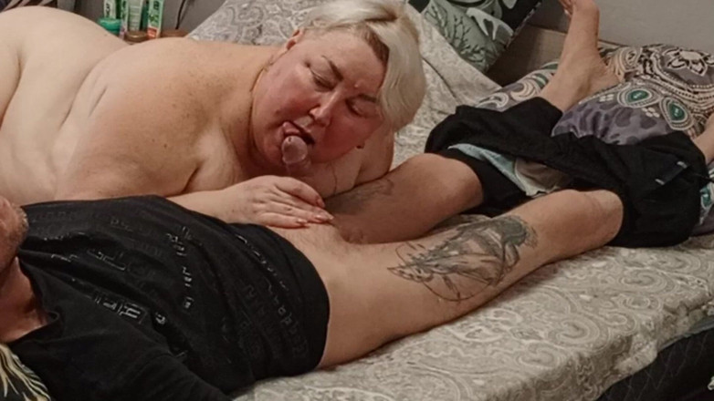 Zona901: Tetangga ngelakuin kontolku pakai mulutnya sampai dicrot sperma